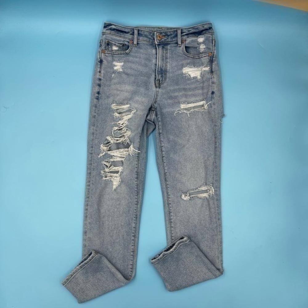LIKE NEW! American Eagle Stretch Distressed Mom Jeans